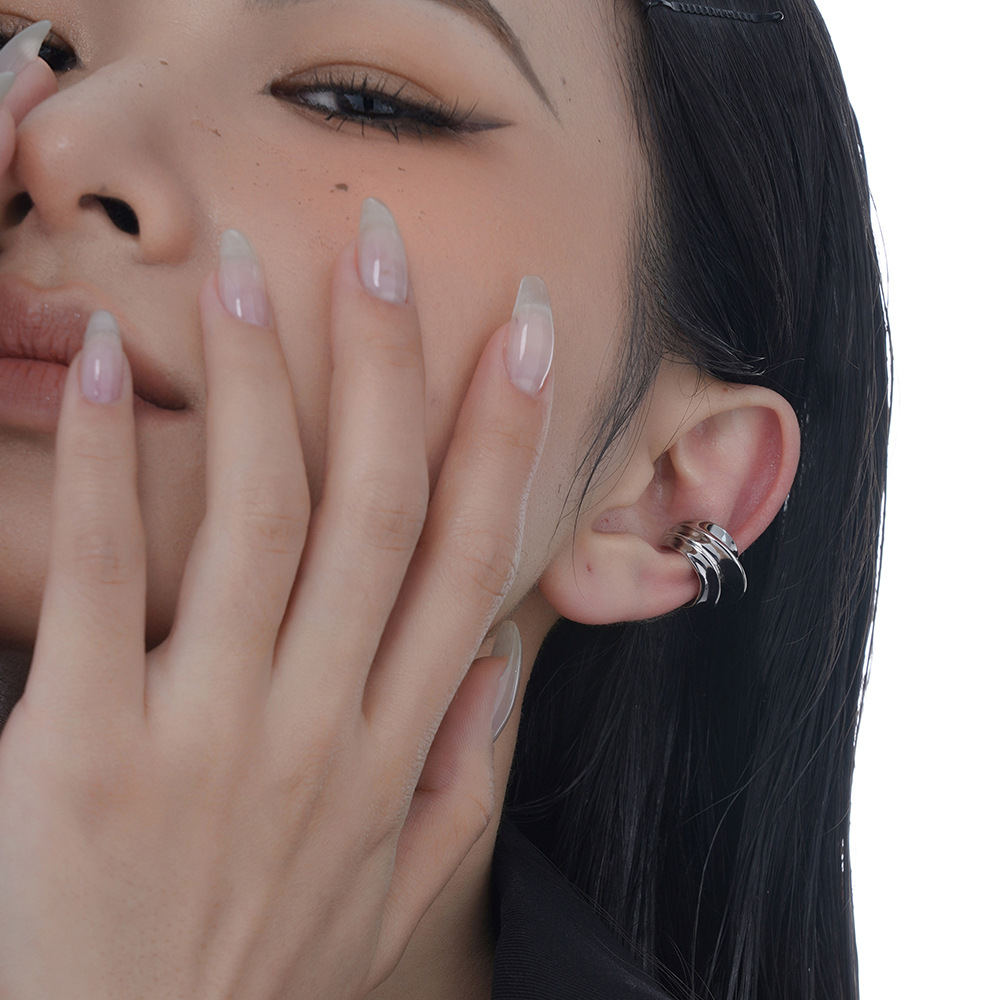 F.I.N.S 1PC Exaggerated Wide S - Ear Cuff No Piercing recension och pris