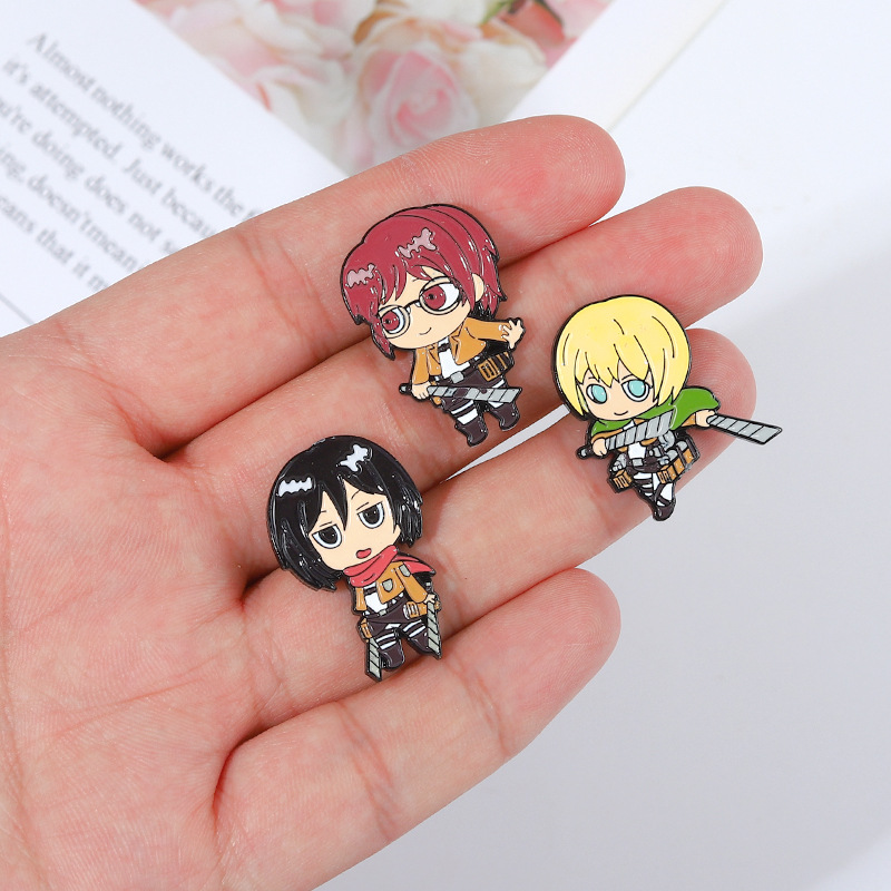 Eren Chibi Enamel Pins Custom  - Levi Jewelry & Watches Inc recension och pris