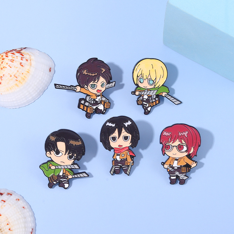 Eren Chibi Enamel Pins Custom  - Levi Jewelry & Watches Inc recension och pris