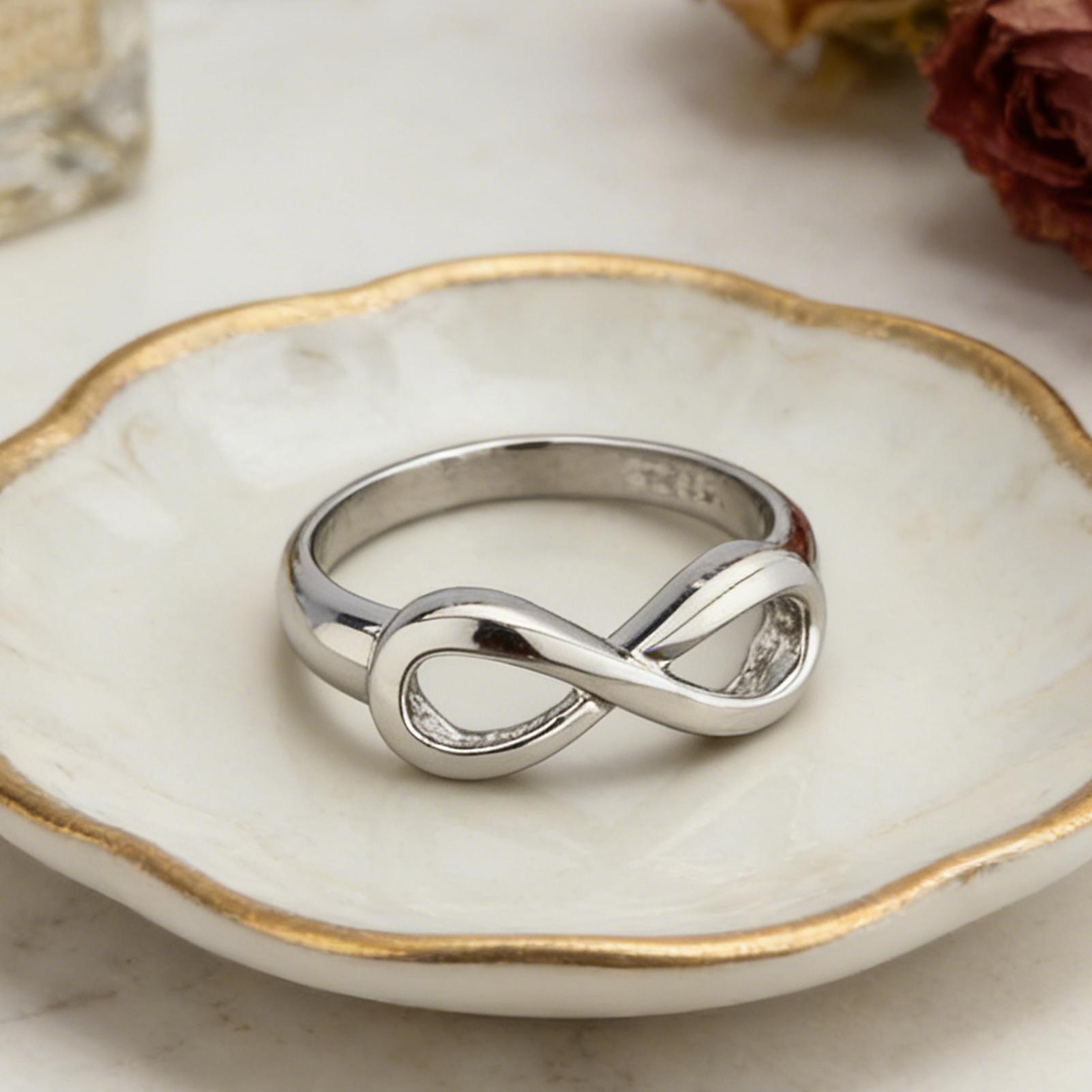 Tiny Infinity Promise Ring Ete - Al Ain Jewelry & Watches Exhibition 2025 recension och pris