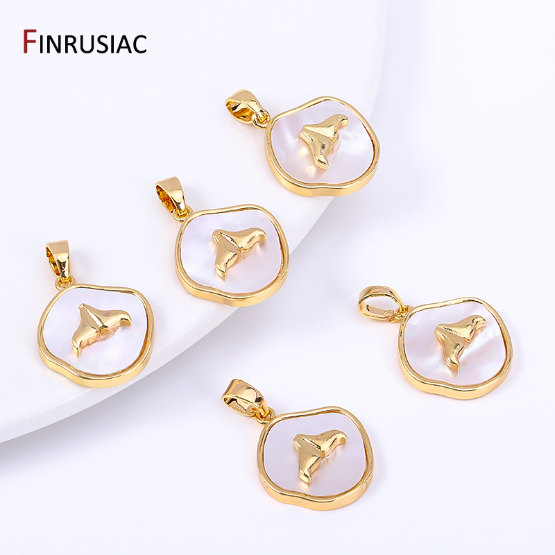 High Quality 18K Gold Plated B - Butterfly Pendant Necklace recension och pris