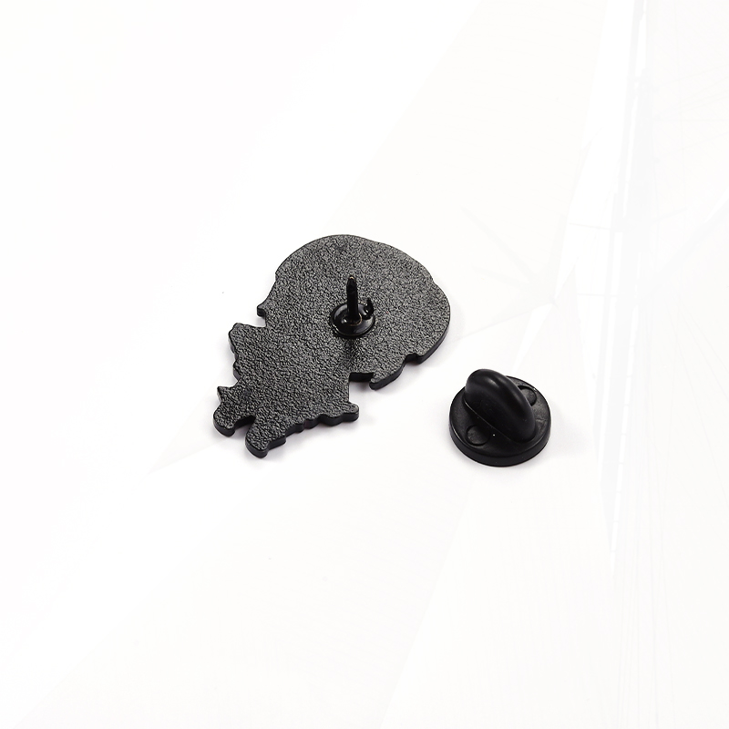 Mikasa Armin Levi Pines Lapel  - Levi Jewelry & Watches Inc recension och pris